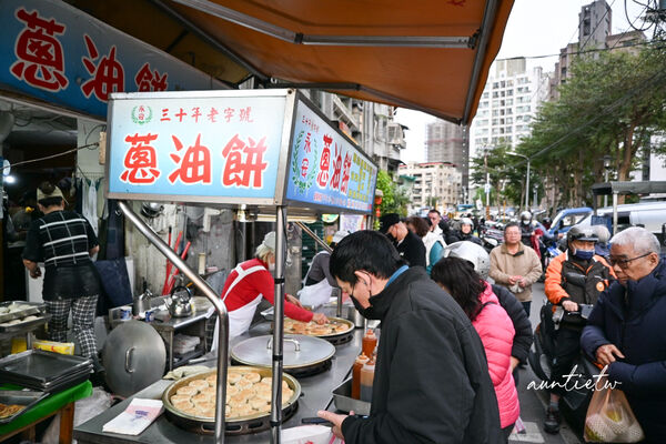 ▲▼永安蔥油餅。（圖／部落客水晶安蹄不務正業過生活授權提供）