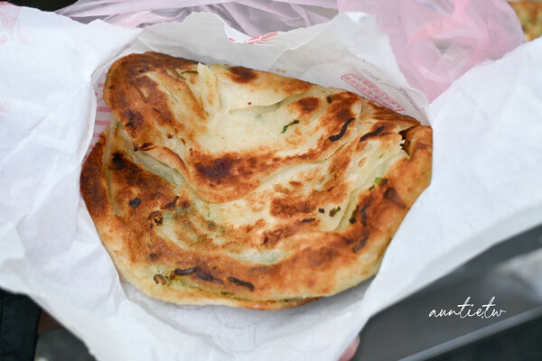 ▲▼永安蔥油餅。（圖／部落客水晶安蹄不務正業過生活授權提供）