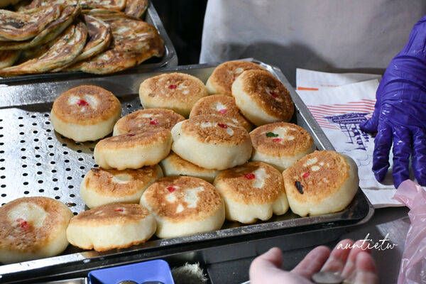 ▲▼永安蔥油餅。（圖／部落客水晶安蹄不務正業過生活授權提供）