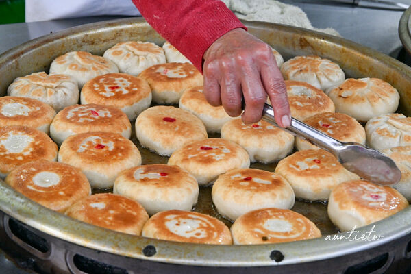 ▲▼永安蔥油餅。（圖／部落客水晶安蹄不務正業過生活授權提供）