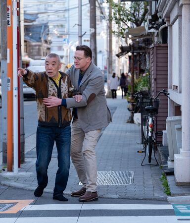 ▲《日租家庭》布蘭登費雪和導演宮崎光代，英雄惜英雄。（圖／探照燈影業提供）