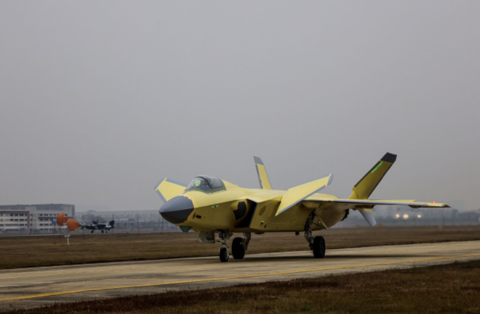 ▲殲-20A黃皮機試飛。（圖／翻攝微博）