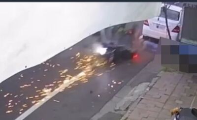 彰化2機車路口碰撞！女騎士人車刮火花「衝進車底」影片曝