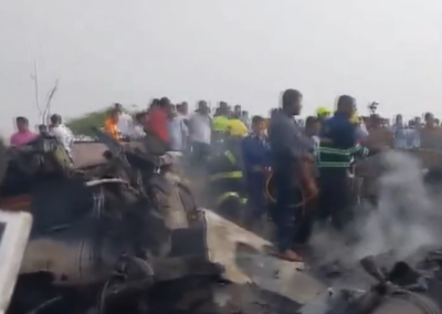 印度墜機5死官員喪命！　飛機殘骸燒到焦黑畫面曝光