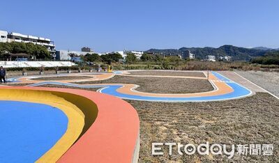 台中人過年遛孩新熱點 大里草湖溪滑步車廣場開放