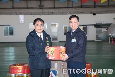 春節將屆慰勞國軍　黃偉哲赴空軍一聯隊致贈加菜金感謝守護台灣