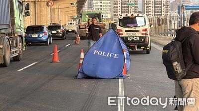 快訊／高雄騎士疑超車不慎擦撞倒地　慘遭聯結車輾斃！