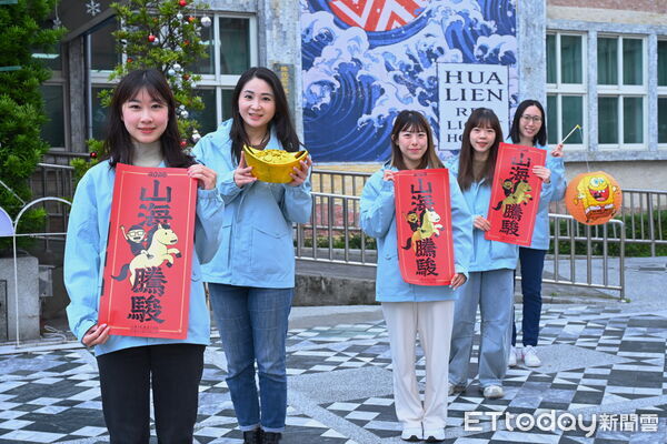 ▲▼贈送插畫家DUNCAN及在地設計師李彥瑾2款名家限量春聯。（圖／花蓮市公所提供，下同）