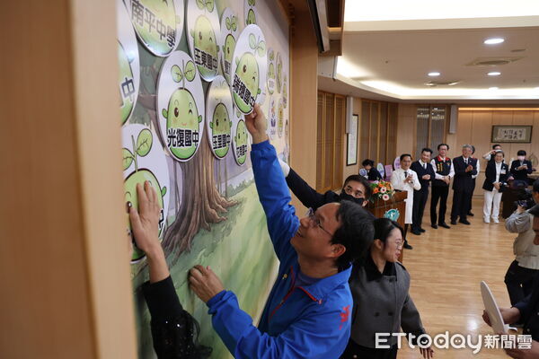 ▲▼育才計畫啟動，首先舉辦花蓮慈濟醫院、慈濟大學與花蓮各國中聯合人才培育合作說明會。（圖／慈濟醫學中心提供，下同）