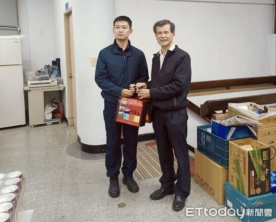 ▲▼北市警所長李欣鴻（左）自主研發AI智慧警詢筆錄輔助系統。（圖／記者邱中岳翻攝）