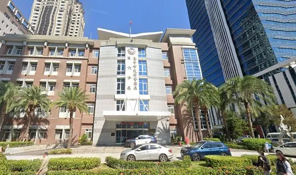 台中市警察局第六分局昨對外宣布，警方假扮客人到西屯區同志會館蒐證，此新聞曝光引起許多網友批評。（翻攝自Google地圖）