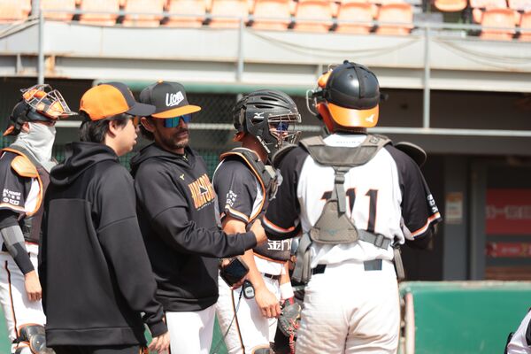 ▲▼大聯盟捕手教練卡諾獅客座指導，點名張翔。（圖／統一獅提供）