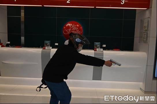 ▲▼    防搶、快打及攔截圍捕逼真上場「嘉市警」演練來真的   。（圖／嘉義市警局提供）