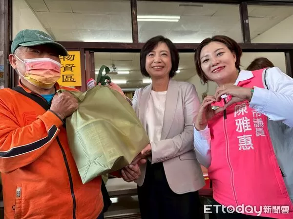 ▲台中市水噹噹關懷協會舉辦寒冬送暖活動，關懷弱勢家庭迎接新年。（圖／記者游瓊華翻攝）