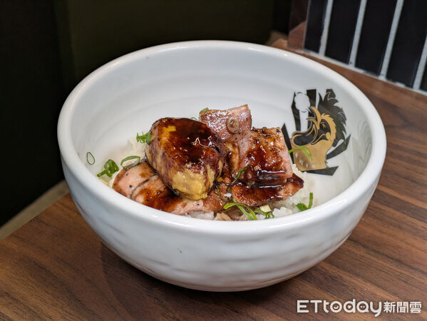 ▲麵魚，滿雞麵。（圖／記者黃士原攝）