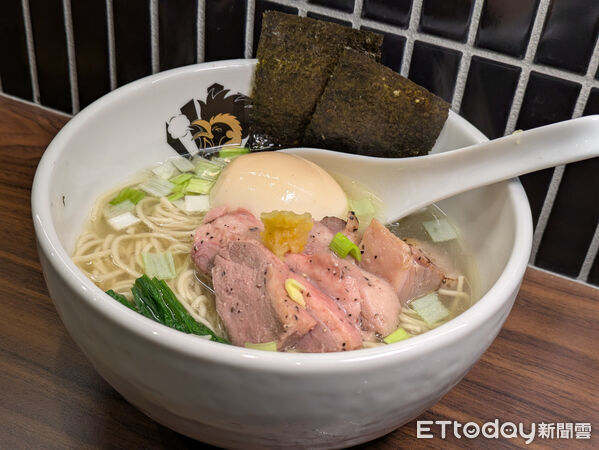 ▲麵魚，滿雞麵。（圖／記者黃士原攝）