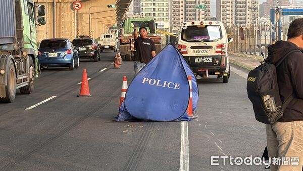 快訊／高雄騎士疑超車不慎擦撞倒地　慘遭聯結車輾斃！