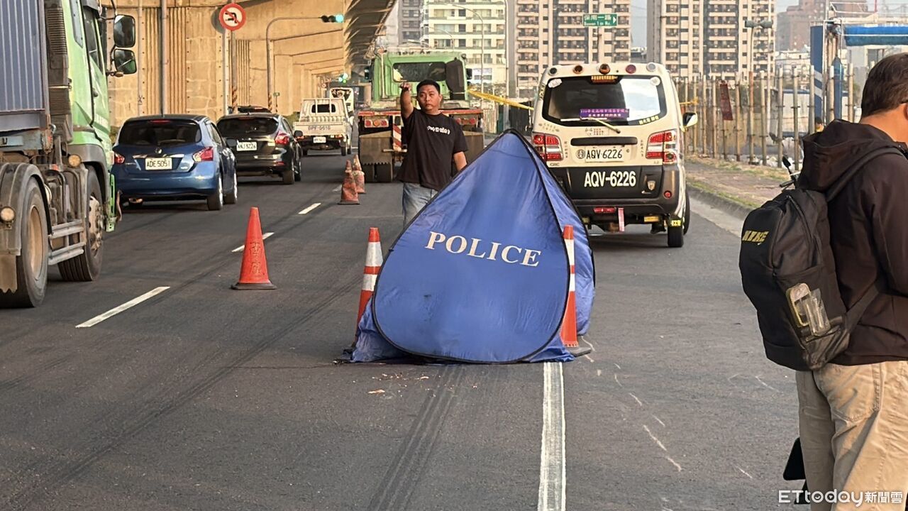 快訊/高雄騎士疑超車不慎擦撞倒地 慘遭聯結車輾斃!