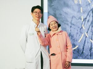 苗栗80年麵店闆娘「險猝死飛機上」　醫驚：血管塞成石頭