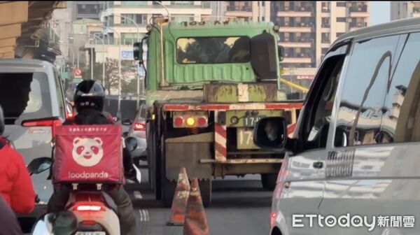 ▲▼高雄死亡車禍 。（圖／記者陳宏瑞攝）