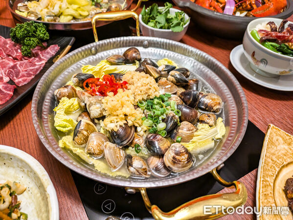 ▲如嫦 卜卜蜆．港式雞煲。（圖／記者黃士原攝）