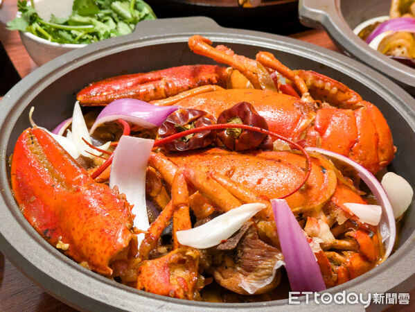 ▲如嫦 卜卜蜆．港式雞煲。（圖／記者黃士原攝）