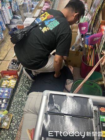 ▲刑事局偵三大隊宣佈破獲竹聯幫齊興會走私大麻案，查扣13公斤大麻磚。（圖／記者張君豪翻攝）