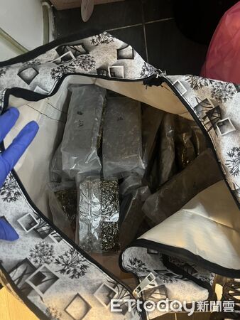 ▲刑事局偵三大隊宣佈破獲竹聯幫齊興會走私大麻案，查扣13公斤大麻磚。（圖／記者張君豪翻攝）