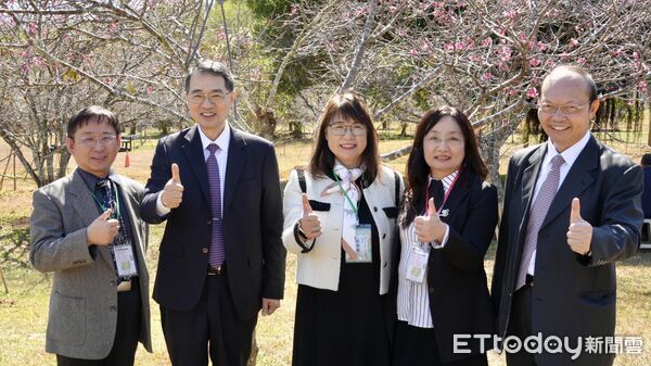 ▲暨大與全國37所高中校長共同簽署「櫻花樹下的盟約」。。（圖／國際暨南國際大學提供）