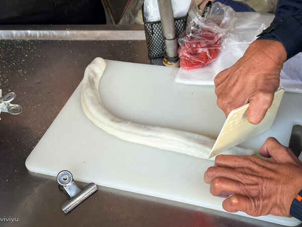 ▲▼鹿港阿婆現包現賣古早味麻糬。（圖／部落客viviyu提供）