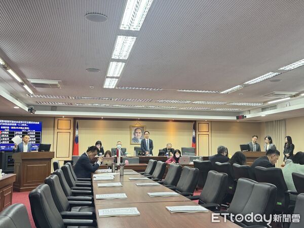 ▲▼立委洪孟楷質疑國旅數據灌水。（圖／記者周湘芸攝）