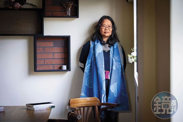 黑潔明被譽為言情天后，她寫言情小說開始於短暫逃避現實中的困境。