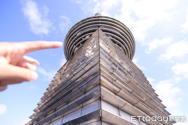 ▲台北101 Skyline460高空觀景台，霍諾德雙腳懸掛攀登點。（圖／記者林敬旻攝）