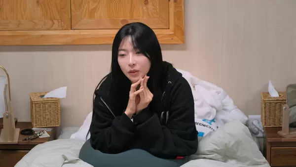 ▲▼《單身5》崔美娜秀「跳舞離開」找曖昧男聊天　李多熙怒了：很沒禮貌。（圖／翻攝自Netflix）