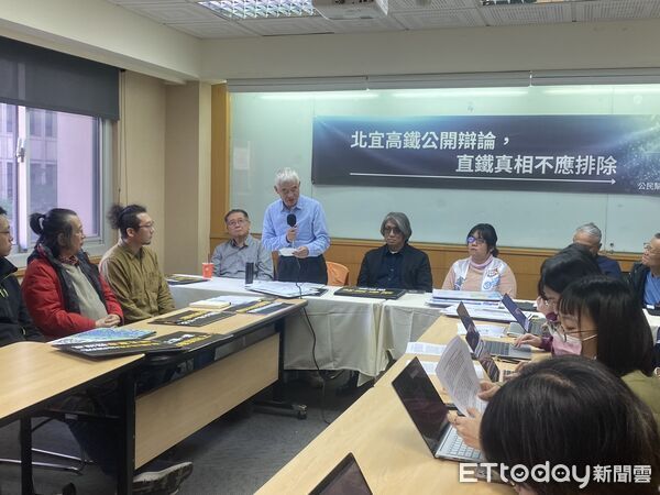 ▲▼前交通部長賀陳旦與民團召開記者會，質疑鐵道局刻意排除北宜直鐵真相。（圖／記者黃國霖攝）