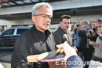 輝達投資OpenAI千億傳踩煞車　黃仁勳：合作關係未改變