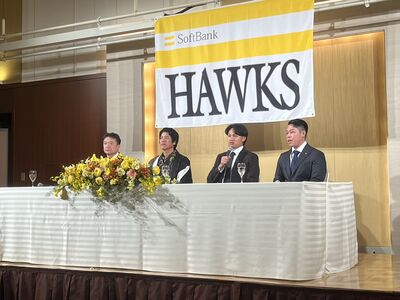 徐若熙軟銀加盟記者會難掩興奮