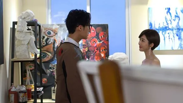 ▲王晴在《豆腐媽媽》脫掉衣服，當李運慶的人體模特兒。（圖／民視提供）