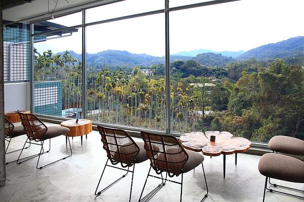 ▲▼南投老宅改造清水模景觀咖啡廳。（圖／部落客萍子提供）