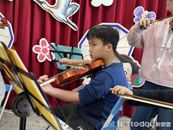 ▲台南市宅港國小六年級學生周君憲，克服近全盲困境，以音樂築夢，榮獲靈鷲山普仁獎肯定。（記者林東良翻攝，下同）