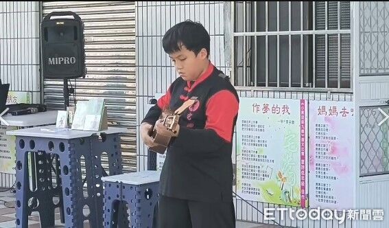 ▲台南市宅港國小六年級學生周君憲，克服近全盲困境，以音樂築夢，榮獲靈鷲山普仁獎肯定。（記者林東良翻攝，下同）