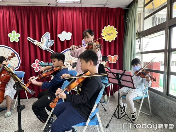 ▲台南市宅港國小六年級學生周君憲，克服近全盲困境，以音樂築夢，榮獲靈鷲山普仁獎肯定。（記者林東良翻攝，下同）