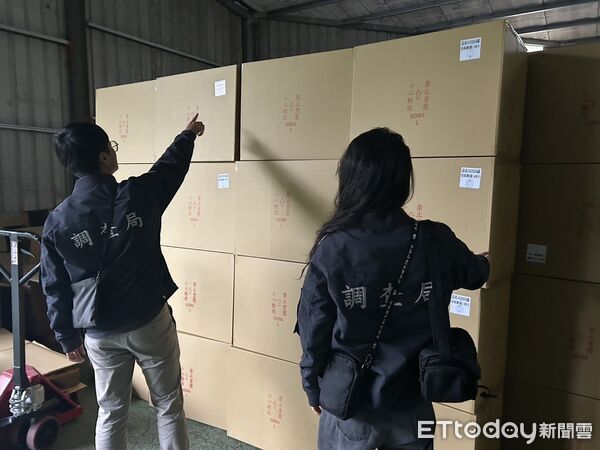 ▲▼             不肖公司混裝芥花油與進口橄欖油，裝作100%橄欖油販賣。（圖／記者翁伊森翻攝，下同）