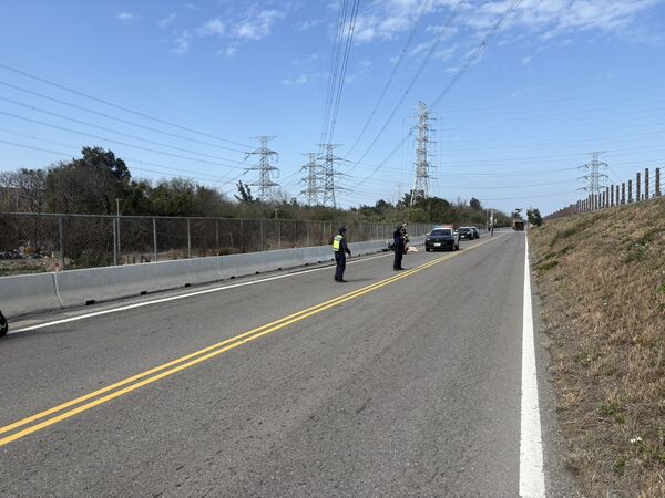 ▲和美堤岸道路發生機車遭大貨車輾壓頭部身亡。（圖／民眾提供）