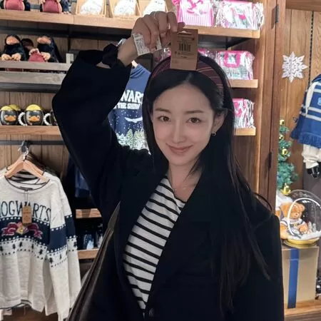 ▲▼gugudan,HANA。（圖／翻攝自Instagram／newprple）