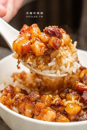 ▲▼鹽埕飄香近60年的老字號，必點肉燥飯配泰式荷包蛋。（圖／部落客虎麗提供）