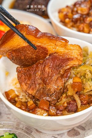 ▲▼鹽埕飄香近60年的老字號，必點肉燥飯配泰式荷包蛋。（圖／部落客虎麗提供）