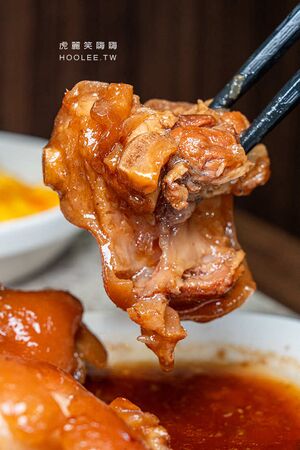 ▲▼鹽埕飄香近60年的老字號，必點肉燥飯配泰式荷包蛋。（圖／部落客虎麗提供）