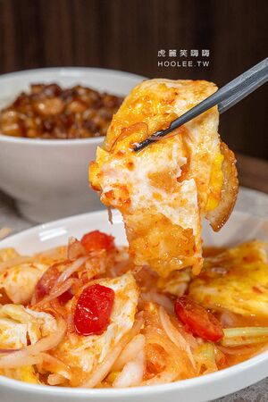 ▲▼鹽埕飄香近60年的老字號，必點肉燥飯配泰式荷包蛋。（圖／部落客虎麗提供）