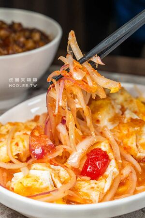 ▲▼鹽埕飄香近60年的老字號，必點肉燥飯配泰式荷包蛋。（圖／部落客虎麗提供）